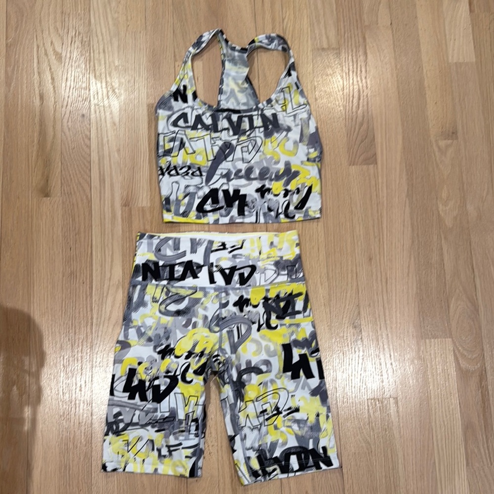Graphic Print Sports Bra and Shorts Set